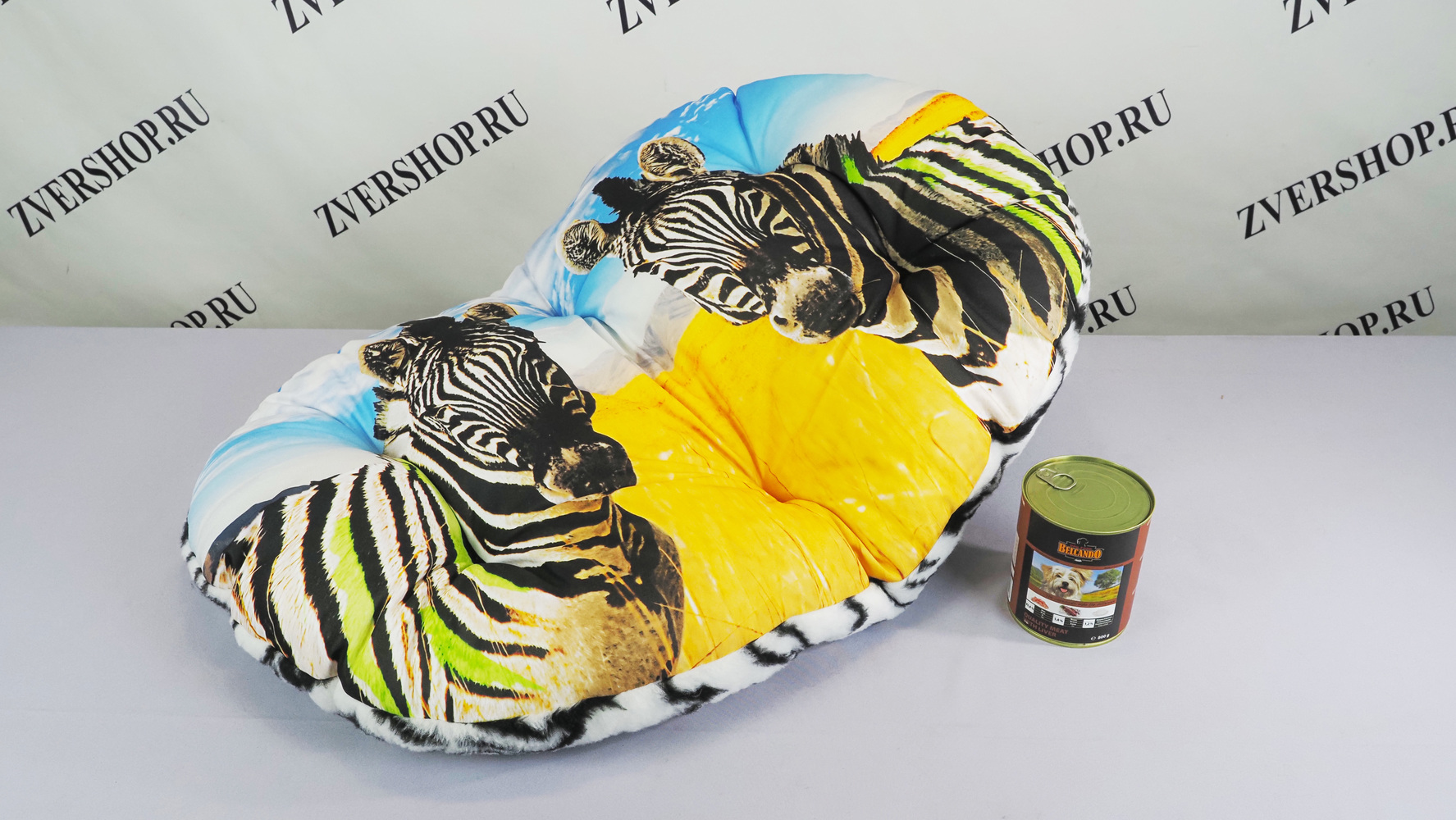 Фото  Скидка 17%! Выгодный набор для собак: подушка Relax 89/10 P Zebra и консервы Belcando с печенью 